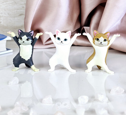 3 Pcs Dancing Cat Decorative Idol Figurines, for Home Decor, Gifting, Car Dashboard, Showpiece, Living Room Statue, Cat Gifts for Cat Lovers, Pen Holder Office Desk (Random Color)