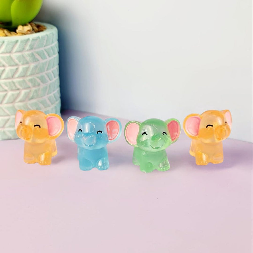 1 Set (Random Colour) Elephant Miniature Set for Home, Bedroom, Living Room, Office, Restaurant Decor, Figurines and Valentine Decoration Items, (Resin) (4 pieces)