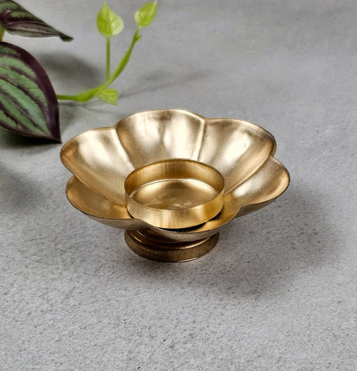 1 Pcs Decorative Round Gold Polish Decorative Urli Bowl Candle Holder for Home Decor,Mandir Decor,Diwali Decor, Floating Flowers,Candles Diya holder, Office,Table Decor, Entrance Decoration Item (Pack of 1) (Golden)