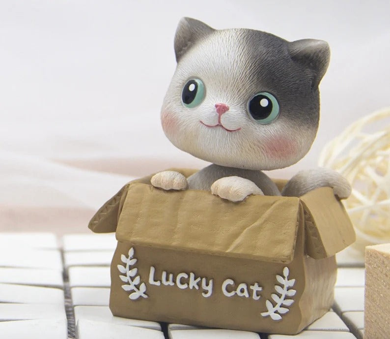Bobble Head Shaking Cat, Ideal for Car Dashboard Miniature Decorative Figurines Decor for Living Room Decoration, Home, Office