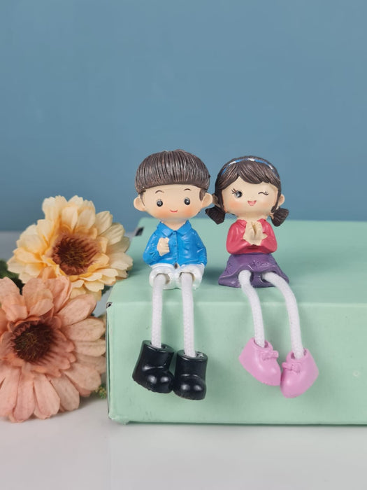 4 pcs Hanging Legs Showpiece Cute Boy and Girl, Toy Cute Couple Statue Figurines Decorative for Home Decor, Living Room, Table Decoration, Gift for Girlfriend, Boyfriend