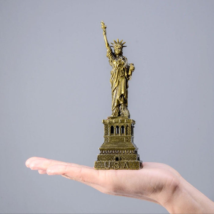 1 Pc The Statue of Liberty Idol for Decorative Showpeice for Home Decor, Living Room, Gifting, Desk Decor, Table Stand Holder, Office Desk (Pack of 1)