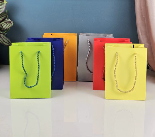 Random Solid Color Gift Bags with Handle Gift Paper bag, gift For Gifting, marriage Return Gifts, Birthday, Wedding, Party, Season's Greetings (Multi)