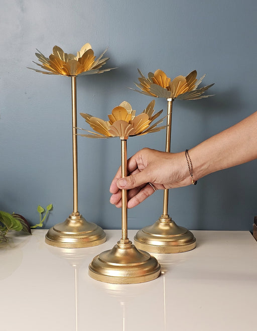 1 Set (3 Pcs) Decorative Lotus Leaves Candle Holder Gold Polish Urli Bowl Tealight Candle Holder Stand for Home Decor,Mandir Decor,Diwali Decor, Floating Flowers,Candles Diya holder, Office,Table Decor, Entrance Decoration Item  (Golden)